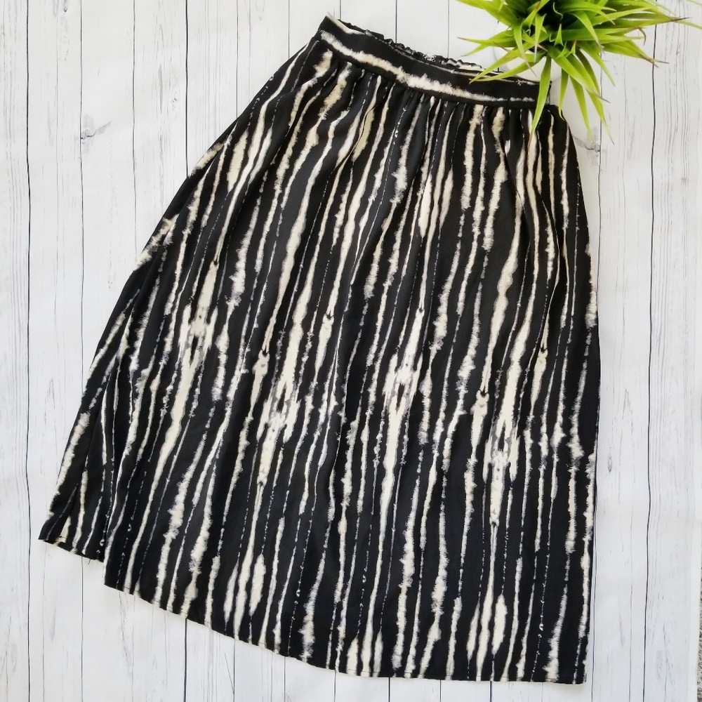 ⬇️🌹 painted threads (S) Tie Dye 3/4 Length Skirt